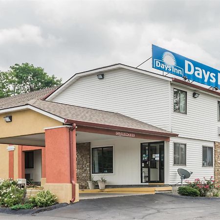 Days Inn By Wyndham Блумингтон Экстерьер фото